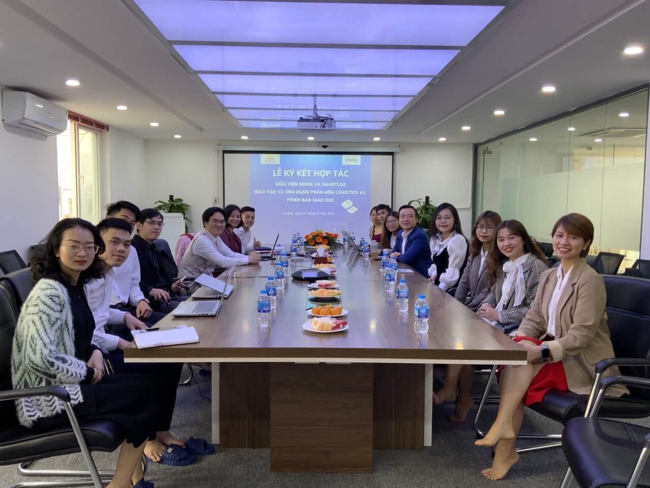 Lễ ký kết hợp tác đào tạo và ứng dụng phần mềm Logistics 4.0 phiên bản giáo dục giữa Viện Edins và Công ty Smartlog